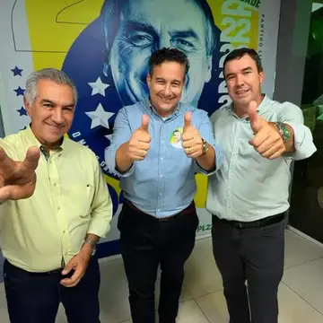 Publicação de Paleari sobre Flávio Bolsonaro em 15/10/2026