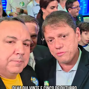 Publicação de Wagner Costa sobre Flávio Bolsonaro em 15/10/2026