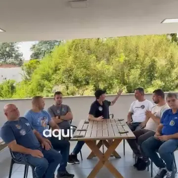 Publicação de Rodrigo Cibalena sobre Flávio Bolsonaro em 15/10/2026