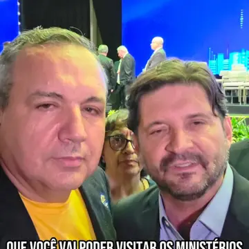 Publicação de Wagner Costa sobre Flávio Bolsonaro em 15/10/2026