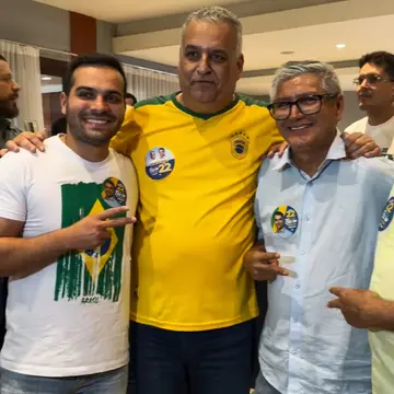 Publicação de Eudes Barros sobre Flávio Bolsonaro em 15/10/2026