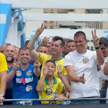 Publicação de Furlani sobre Flávio Bolsonaro em 15/10/2026