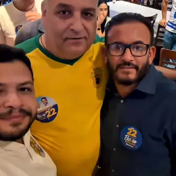 Publicação de Antonio Coelho sobre Flávio Bolsonaro em 15/10/2026