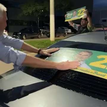 Publicação de Edson Marcusso sobre Flávio Bolsonaro em 15/10/2026