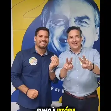 Publicação de Paleari sobre Flávio Bolsonaro em 15/10/2026