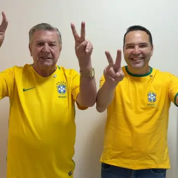 Publicação de Valdir Fontanella sobre Flávio Bolsonaro em 15/10/2026