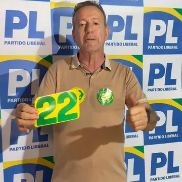 Publicação de Jair Bridaroli sobre Flávio Bolsonaro em 15/10/2026