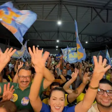 Publicação de Jussara Sales sobre Flávio Bolsonaro em 15/10/2026