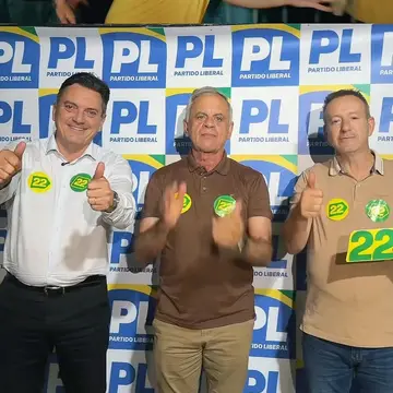 Publicação de Jair Franzner sobre Flávio Bolsonaro em 15/10/2026