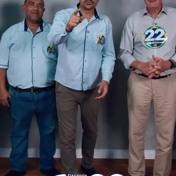 Publicação de Gile sobre Flávio Bolsonaro em 15/10/2026