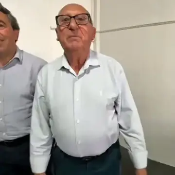 Publicação de Michael Kuhn sobre Flávio Bolsonaro em 16/10/2026