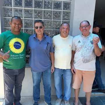 Publicação de Gilson Coleta sobre Flávio Bolsonaro em 16/10/2026