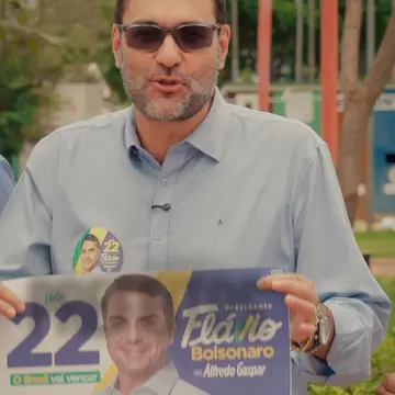 Publicação de Dr Leandro sobre Flávio Bolsonaro em 16/10/2026