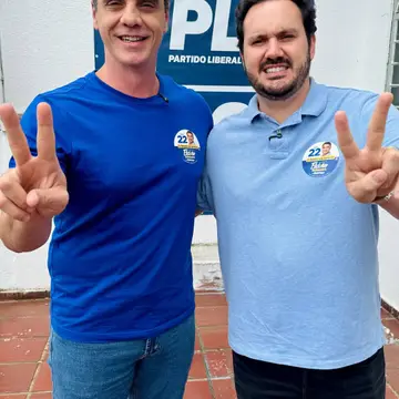 Publicação de Rafael Piovezan sobre Flávio Bolsonaro em 16/10/2026