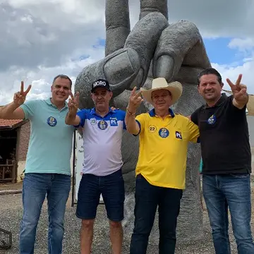 Publicação de Nilton Meira sobre Flávio Bolsonaro em 16/10/2026