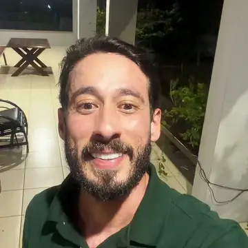 Publicação de Flaviano sobre Flávio Bolsonaro em 16/10/2026