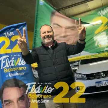 Publicação de Loreno Tolardo sobre Flávio Bolsonaro em 16/10/2026