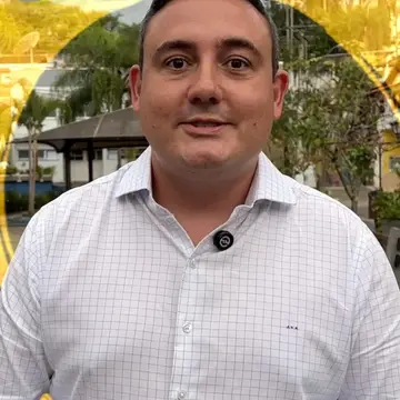 Publicação de João Victor sobre Flávio Bolsonaro em 16/10/2026