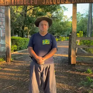 Publicação de Felisberto Ferreira sobre Flávio Bolsonaro em 16/10/2026