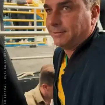 Publicação de Carlinhos do Aparecido sobre Flávio Bolsonaro em 16/10/2026