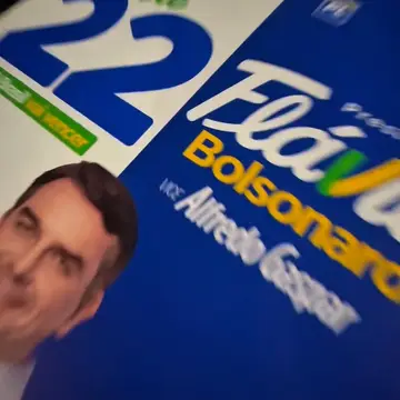 Publicação de Capitão Vitor sobre Flávio Bolsonaro em 16/10/2026