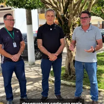 Publicação de Carlos Rocha sobre Flávio Bolsonaro em 16/10/2026