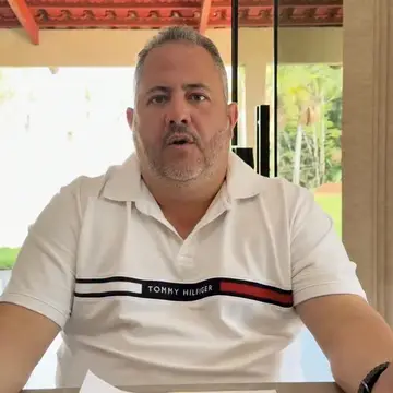 Publicação de Flavio Moura sobre Flávio Bolsonaro em 17/10/2026
