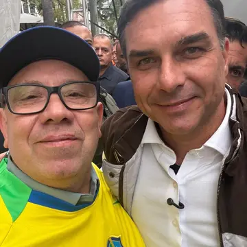 Publicação de José Luiz Machado Boca sobre Flávio Bolsonaro em 17/10/2026