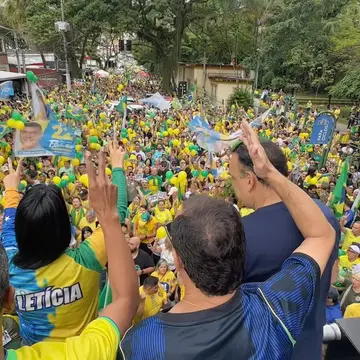 Publicação de Anderson sobre Flávio Bolsonaro em 17/10/2026