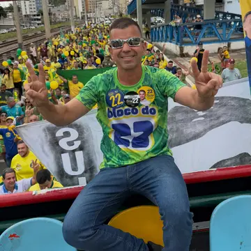 Publicação de Furlani sobre Flávio Bolsonaro em 17/10/2026