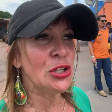 Publicação de Clarice sobre Flávio Bolsonaro em 17/10/2026