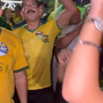 Publicação de Gilson Coleta sobre Flávio Bolsonaro em 17/10/2026