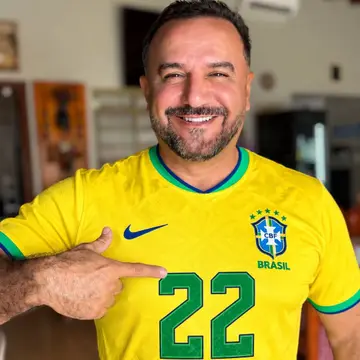 Publicação de Rony sobre Flávio Bolsonaro em 17/10/2026