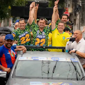 Publicação de Netinho Reis sobre Flávio Bolsonaro em 17/10/2026