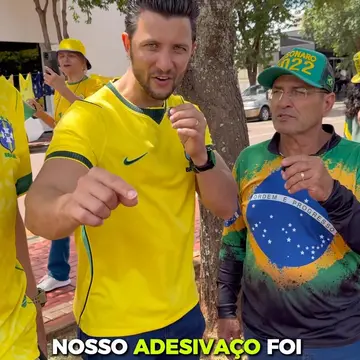 Publicação de Rodrigo Ribeiro sobre Flávio Bolsonaro em 17/10/2026