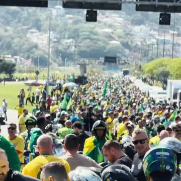 Publicação de Andre Vechi sobre Flávio Bolsonaro em 17/10/2026