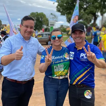 Publicação de Paleari sobre Flávio Bolsonaro em 17/10/2026