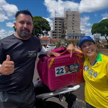 Publicação de Telma Spera sobre Flávio Bolsonaro em 17/10/2026