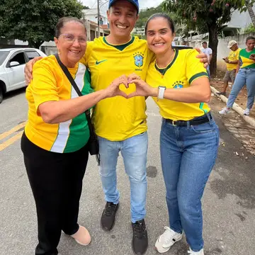Publicação de Geane Vincler sobre Flávio Bolsonaro em 17/10/2026