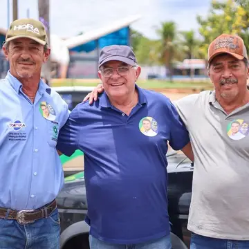 Publicação de Réus Fornari sobre Flávio Bolsonaro em 17/10/2026
