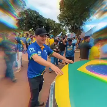 Publicação de Marcos Calderan sobre Flávio Bolsonaro em 17/10/2026