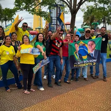 Publicação de Delegado Cleverson sobre Flávio Bolsonaro em 17/10/2026