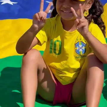 Publicação de Marcus Vinicius sobre Flávio Bolsonaro em 17/10/2026