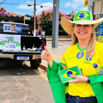 Publicação de Gi Franzotti sobre Flávio Bolsonaro em 17/10/2026