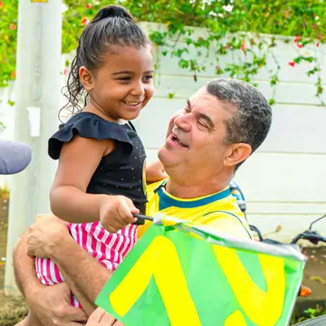 Publicação de Nel sobre Flávio Bolsonaro em 17/10/2026