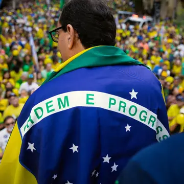Publicação de Anderson sobre Flávio Bolsonaro em 17/10/2026