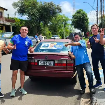 Publicação de João Victor sobre Flávio Bolsonaro em 17/10/2026