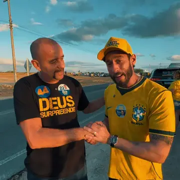 Publicação de Flaviano sobre Flávio Bolsonaro em 17/10/2026