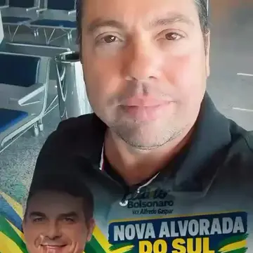 Publicação de Paleari sobre Flávio Bolsonaro em 17/10/2026