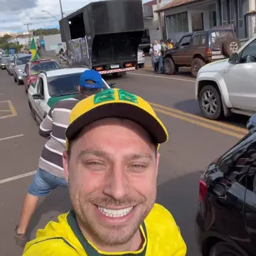 Publicação de Gabriel Cadini sobre Flávio Bolsonaro em 17/10/2026